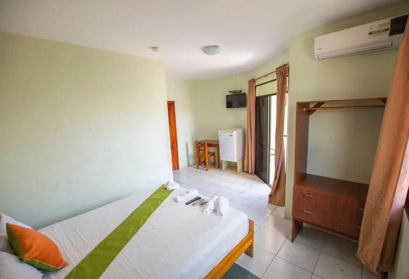 Quarto Deluxe Vista Mar com Sacada, Hostal Andry