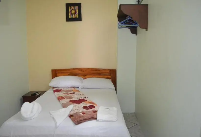 اتاق لوکس, Hostal Andry