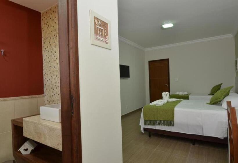 Трехместный Номер Стандарт с Балконом, Pousada Rainha Da Mata