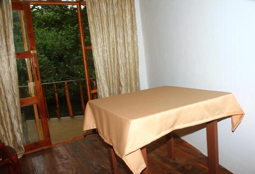 Номер Стандарт Верхний Этаж, Seasons Four