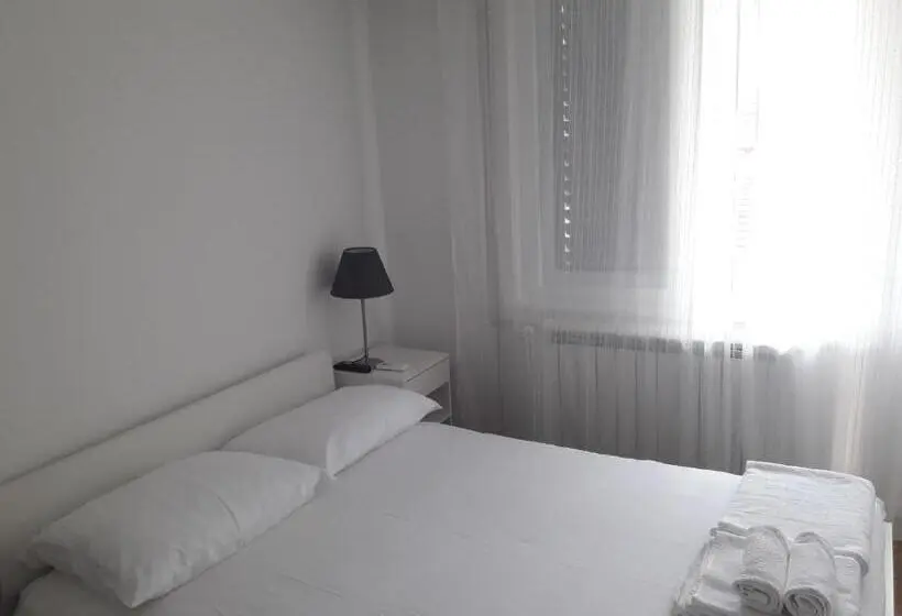 اتاق استاندارد با چشم‌انداز باغ, Vrnjci House