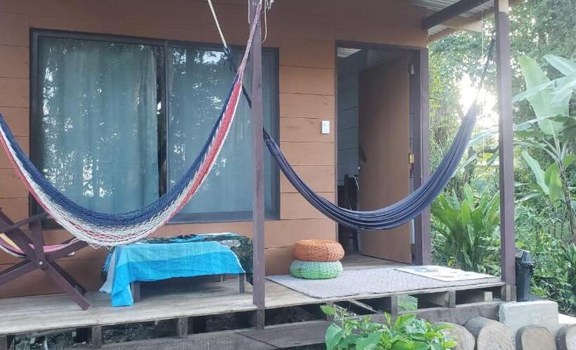 オーシャンビューのスタンダードバンガロー, Hostal Cecilia