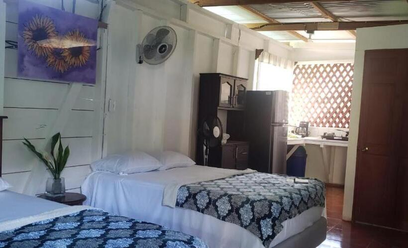 オーシャンビューのスタンダードバンガロー, Hostal Cecilia