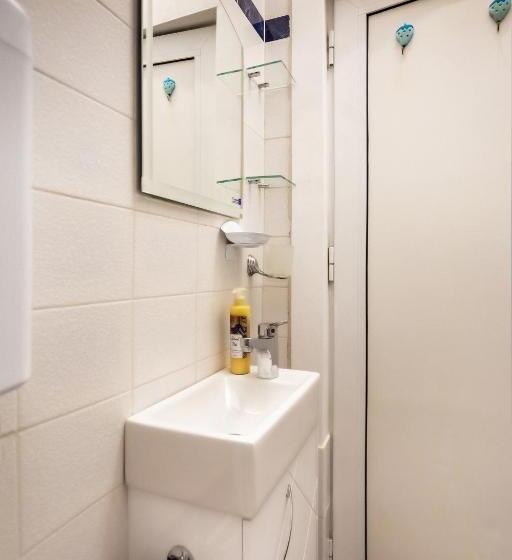 4인용 스탠다드 룸, Residence Art Guest House