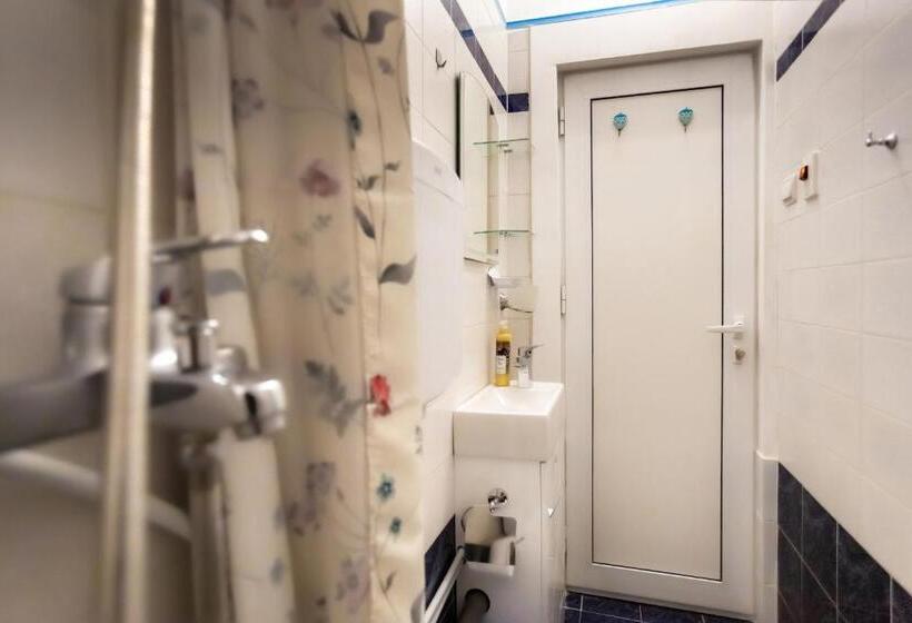 4인용 스탠다드 룸, Residence Art Guest House