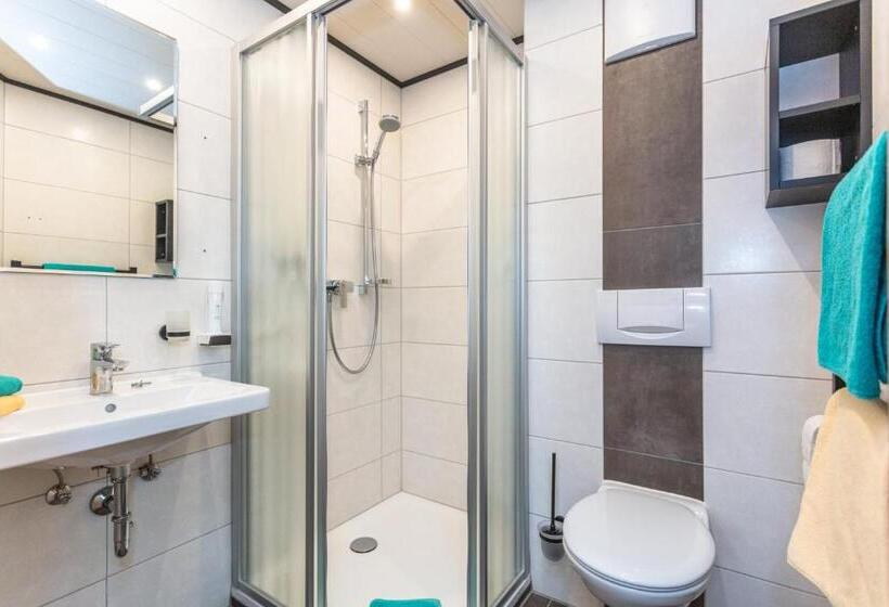 バルコニー付きスタンダードルーム, Landgasthof Neuwirt