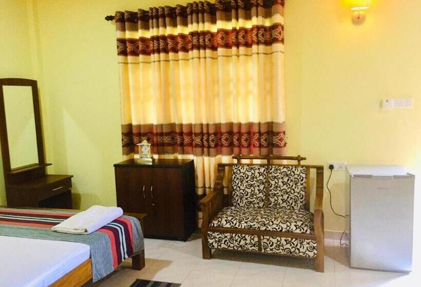 اتاق خانوادگی, Suwani Pinnawala Homestay