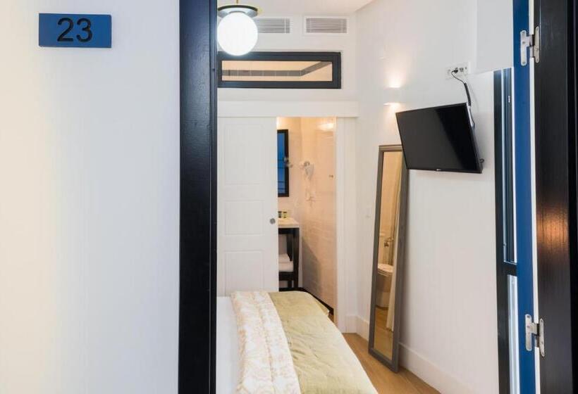 اتاق اکونومی, Nüa Cicerone