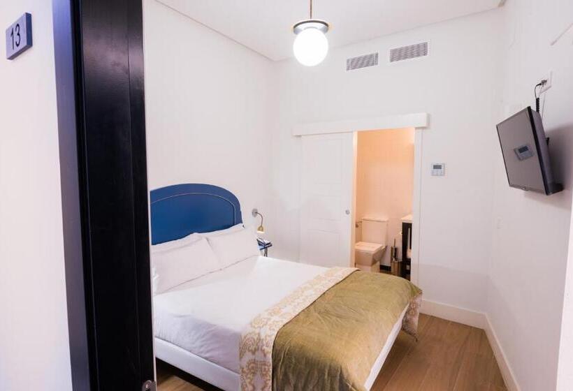 اتاق اکونومی, Nüa Cicerone