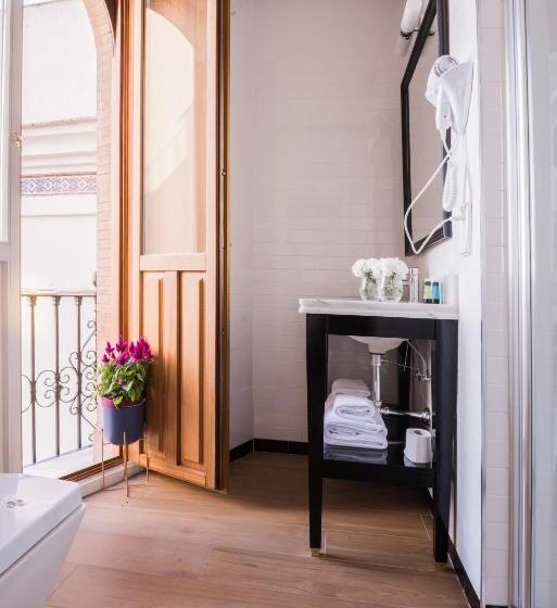 اتاق سوپریور, Nüa Cicerone