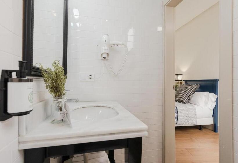 اتاق خانوادگی, Nüa Cicerone