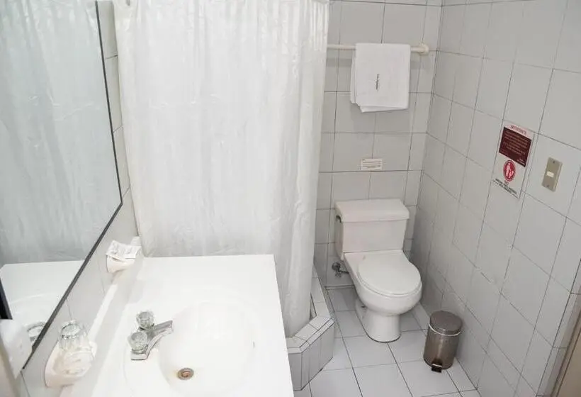 Habitación Triple Estándar, La Orquidea