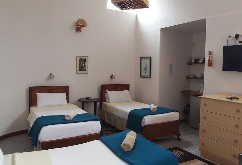 חדר סטנדרט לשלושה, Boer And Brit Self Catering Guest House