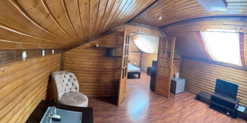 Номер Deluxe, Fortetsya