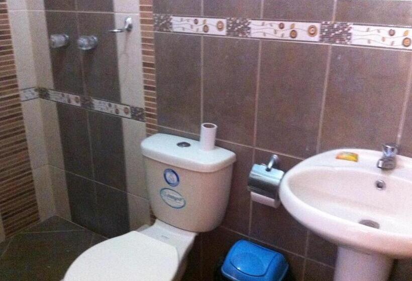 اتاق استاندارد سه نفره, Hostal Luren