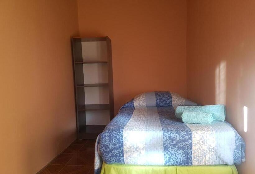 اتاق استاندارد یک تخته با سرویس بهداشتی مشترک, Hostal Tuyasto