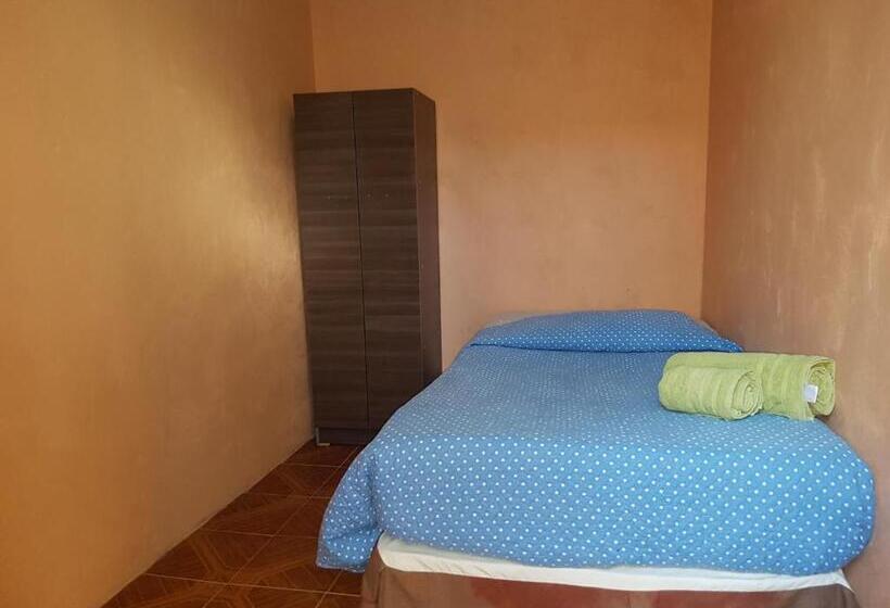 Quarto Standard Individual Casa de Banho Partilhada, Hostal Tuyasto