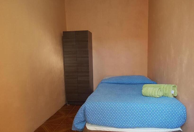 Quarto Standard Individual Casa de Banho Partilhada, Hostal Tuyasto