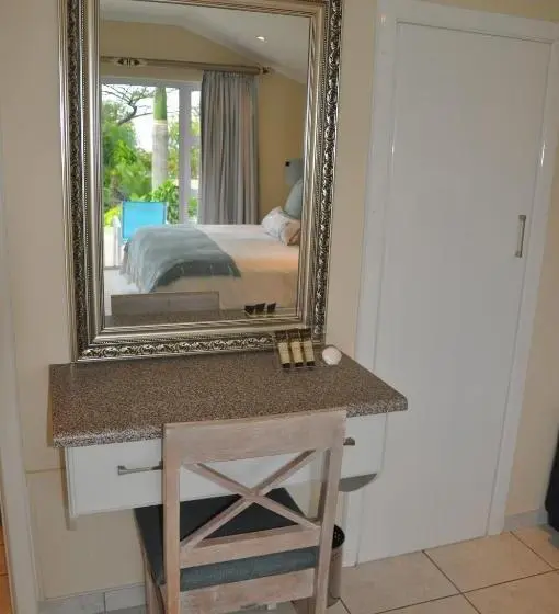 سوئیت با تخت بزرگ, King Palm Self Catering Suite