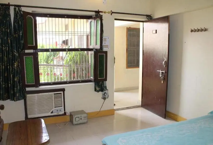 デラックスルーム, Singh Guest House