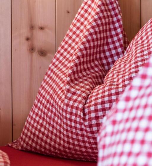 חדר סטנדרטי לארבעה עם חדר אמבטיה משותף, Berggasthof Biberg