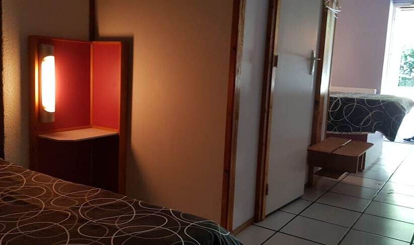 חדר סטנדרט לארבעה, Hôtel Eco Logis Espace Bellevue