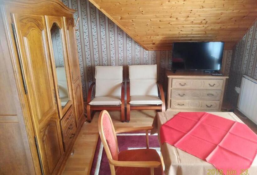 标准间带阳台, Jakab Ház