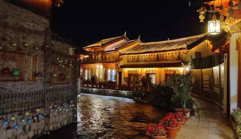 اتاق استاندارد با وان آب گرم, Lijiang Three Wells Inn