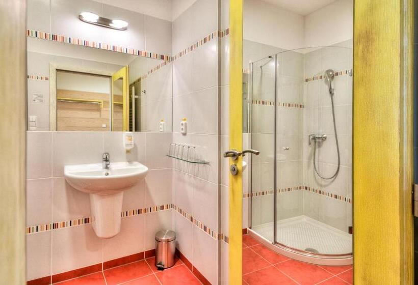 جناح عائلي, Statek Samsara