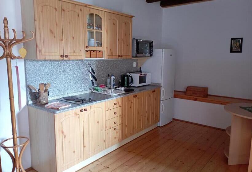 침실 1개 베이직 아피트, Ubytování Na Hájence