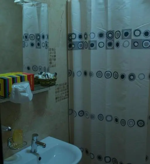 اتاق اکونومی, Villa Anticus