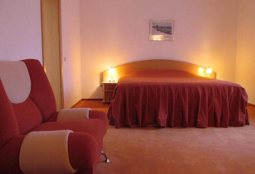 Люкс Вид на Горы, Pensiunea Atlantis