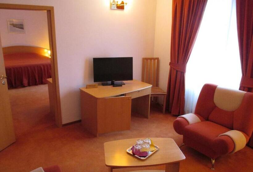 Люкс Вид на Горы, Pensiunea Atlantis