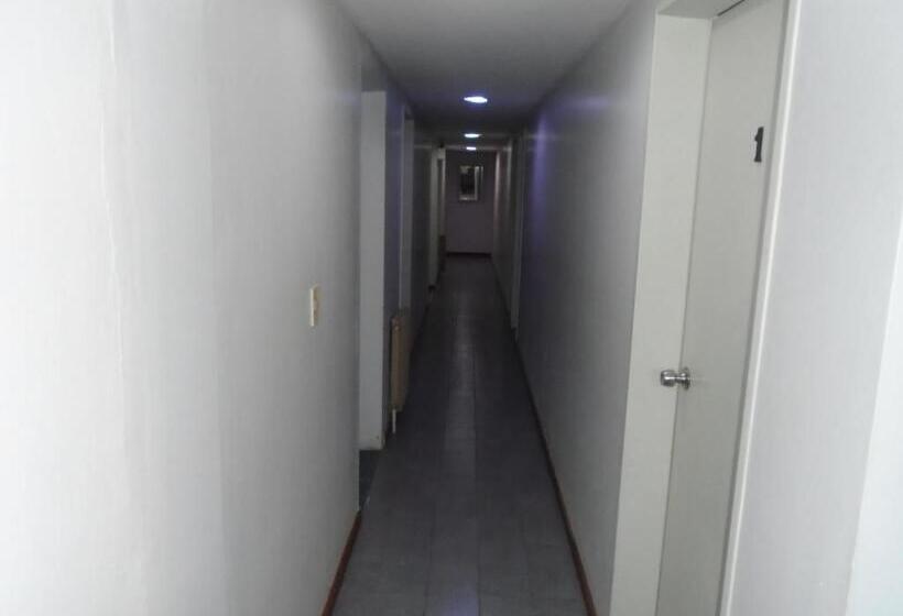 غرفة قياسية, De Los Cesares