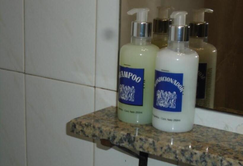 غرفة قياسية, De Los Cesares