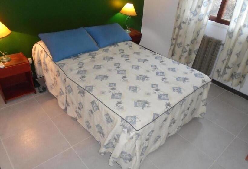 غرفة قياسية, De Los Cesares