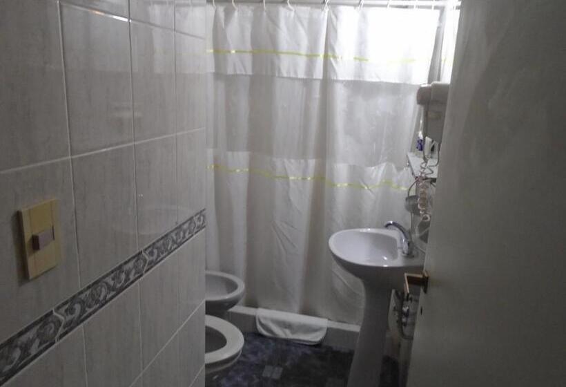 غرفة قياسية ثلاثية, De Los Cesares