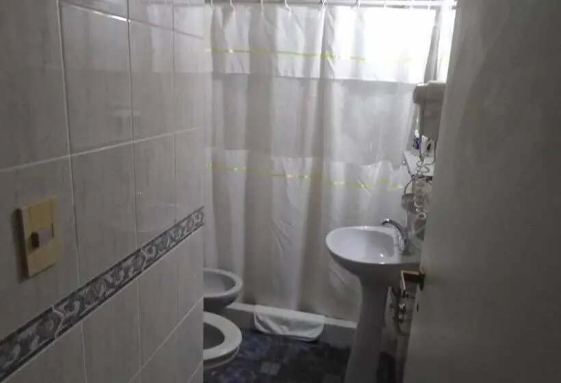 Standard Kolmen Hengen Huone, De Los Cesares