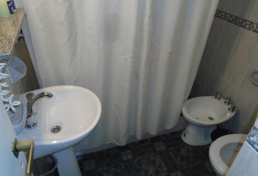 غرفة قياسية ثلاثية, De Los Cesares