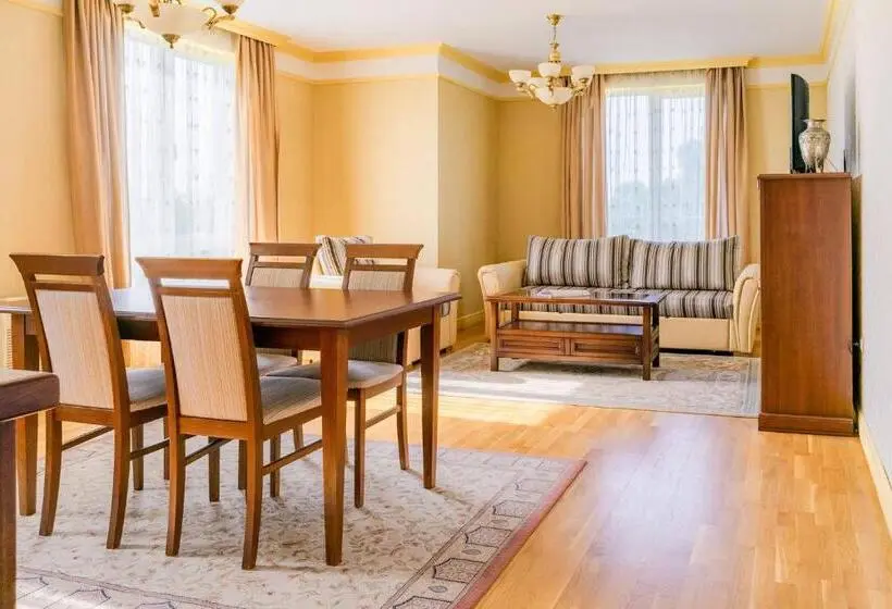 آپارتمان 2 خوابه با بالکن, Apartcomplex Splendid
