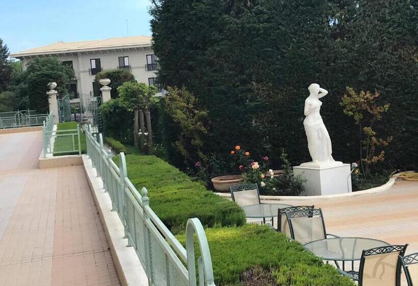 Апартаменты 1 Спальня Нижний Этаж, Apartcomplex Splendid