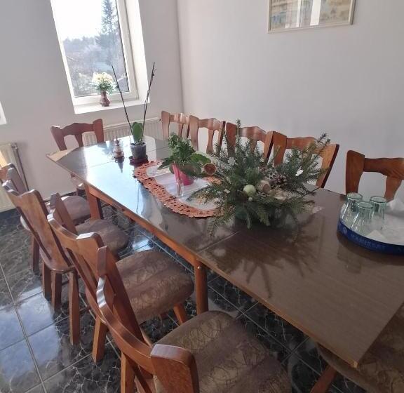 اتاق استاندارد, Centrum étterem és Panzió