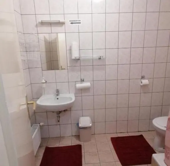 スタンダードルーム, Centrum étterem és Panzió