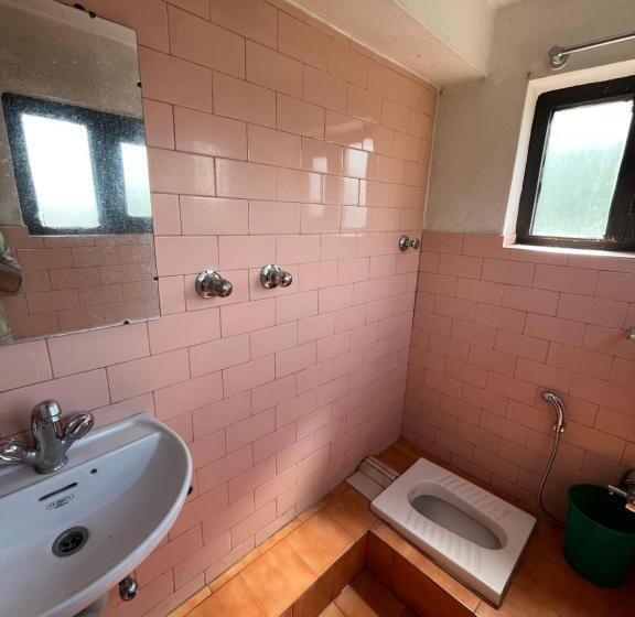 اتاق استاندارد سه نفره, Bhaktapur Guest House