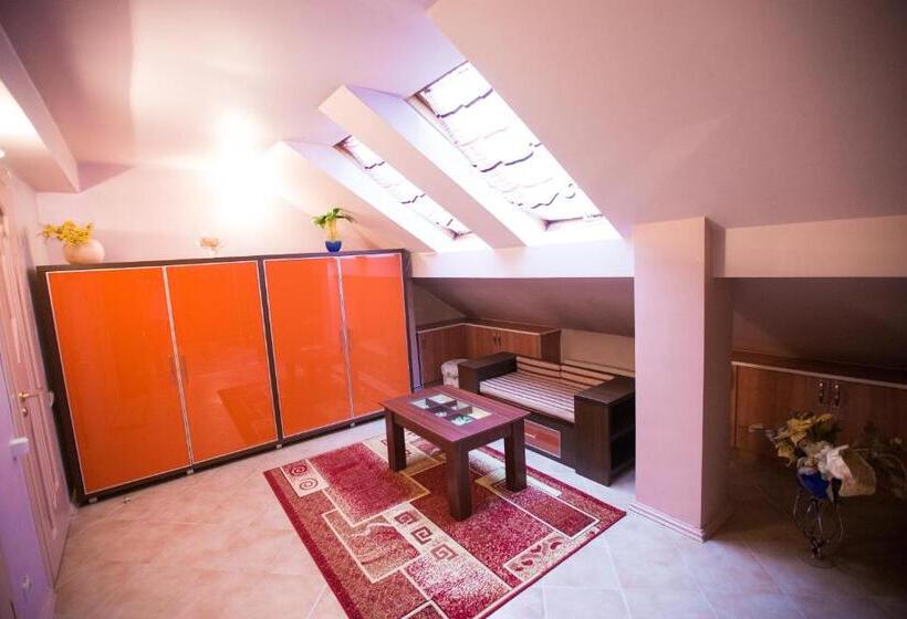 اتاق لوکس, Home Sweet Home