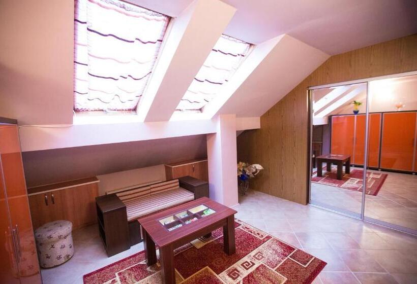 اتاق لوکس, Home Sweet Home