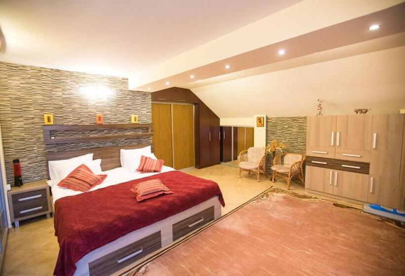 اتاق لوکس, Home Sweet Home