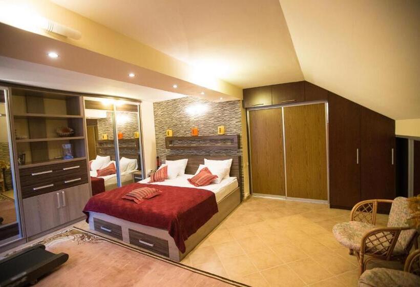 اتاق لوکس, Home Sweet Home