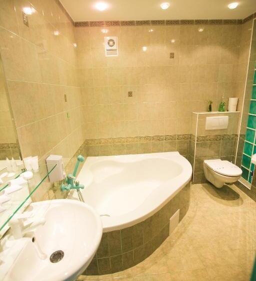 اتاق لوکس, Home Sweet Home