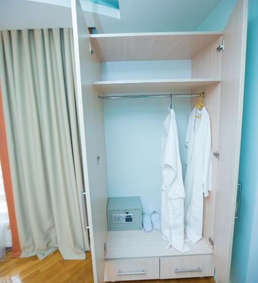 اتاق لوکس, Home Sweet Home